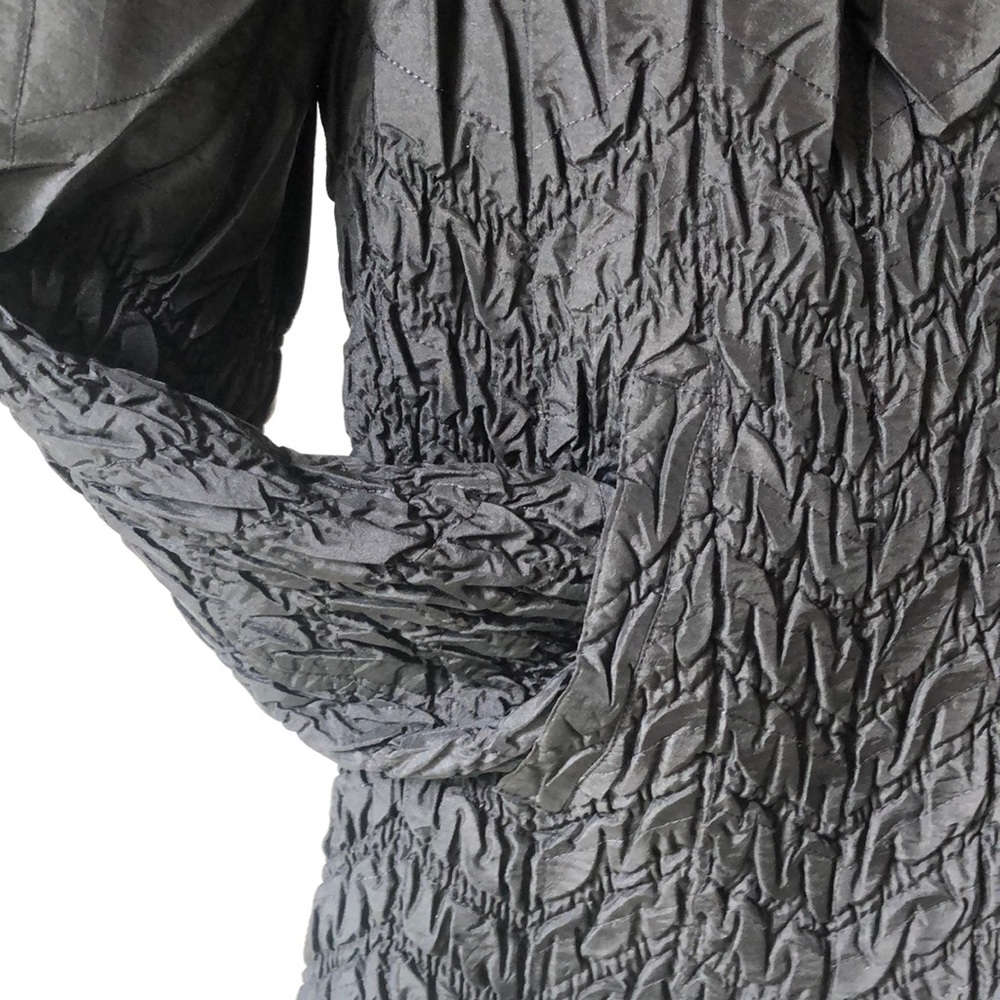 Elegant Reversible Black/Cream Women's Quilted Jacket - Picture 8 of 16